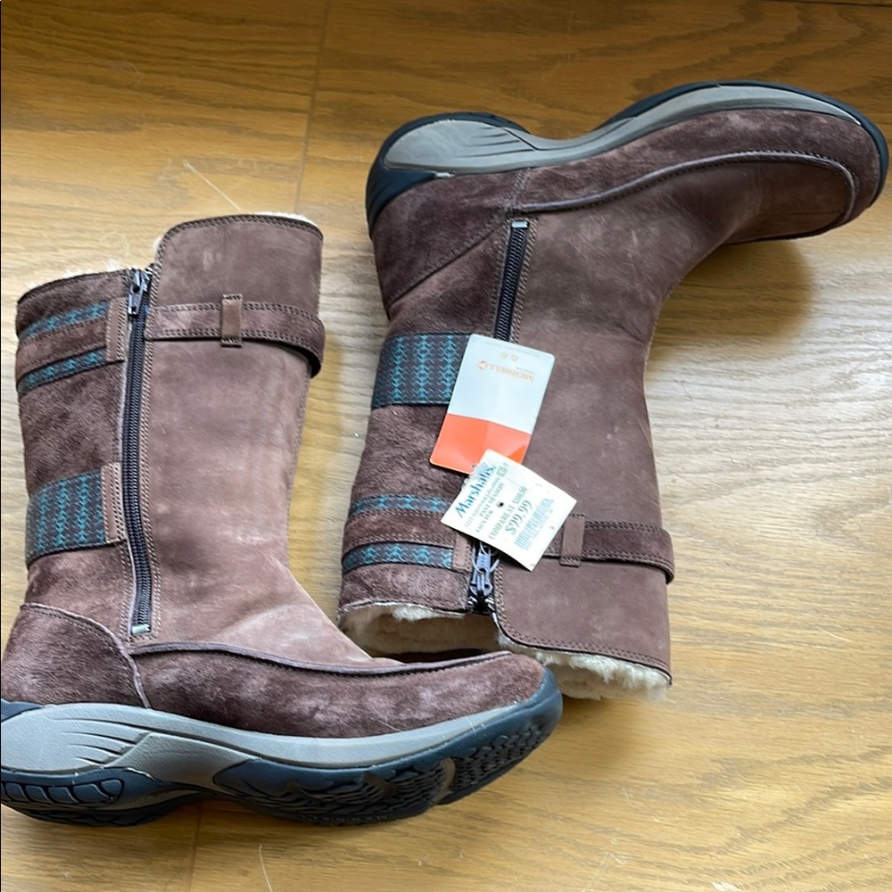 Women's Merrell Brown Shearling Boots - Picture 4 of 8